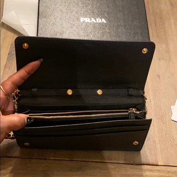 Prada Saffiano Wallet on chain - Picture 8 of 8